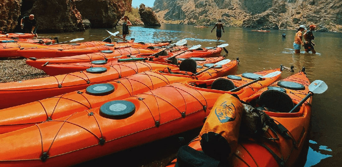 What is a Kayaking Tour?